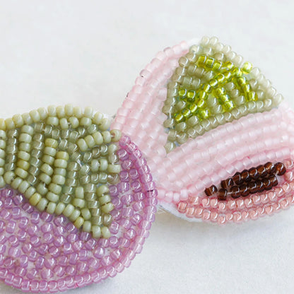 【 MIYUKI はらぺこブローチ さくらもち 】 刺しゅうキット ブローチ ビーズ刺繍