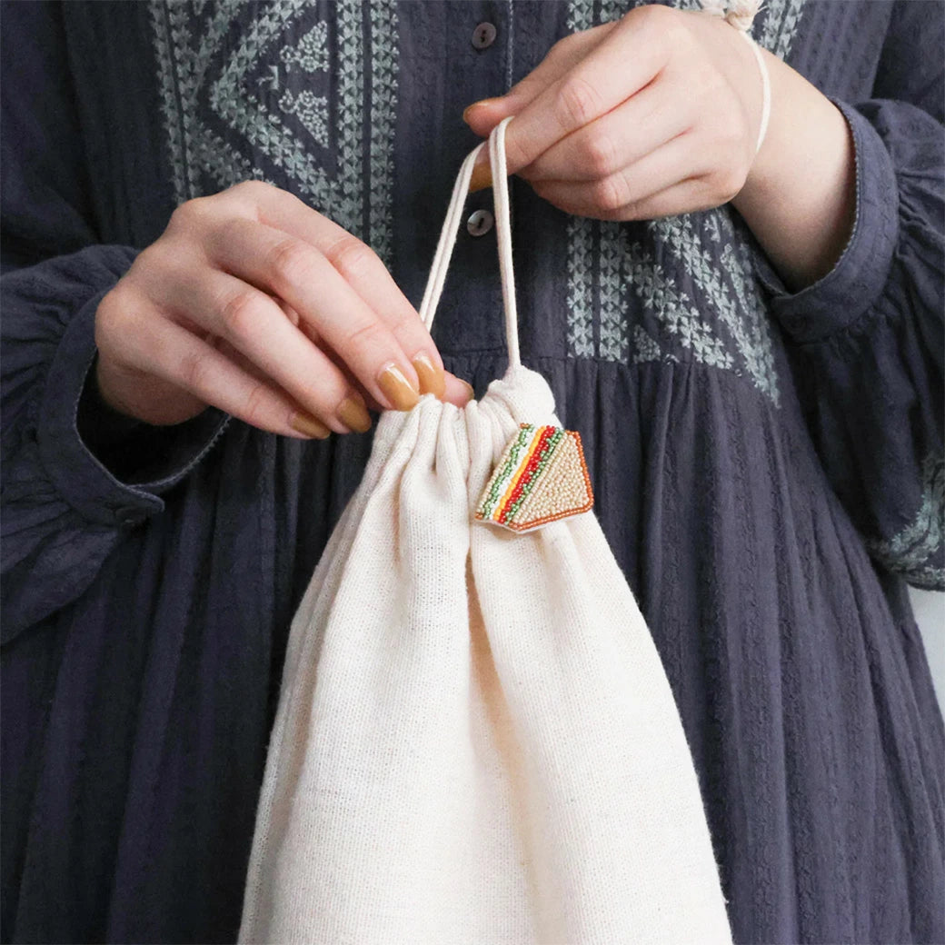 【 MIYUKI はらぺこブローチ サンドウィッチ 】 刺しゅうキット ブローチ ビーズ刺繍