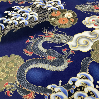 生地【 和柄プリント 龍 ブルー 】昇龍 龍神 辰 雪輪文様 瑞雲柄 玉持龍 ドラゴン 浴衣生地 和風生地 112cm巾 綿100％ 和装 着物 浴衣 巾着 バッグ 和装小物 髪飾り 衣装 袱紗 足袋入れ 仏具 パッチワーク ハンドメイド 手芸 開運 日本製 布 布地 Textile World TOA