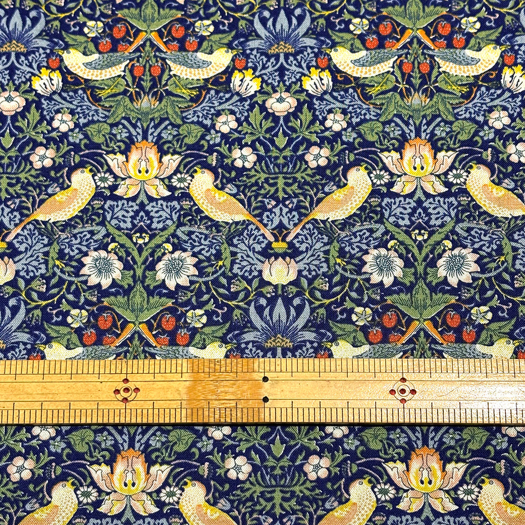 生地 【 V&A Fabric Collection いちご泥棒 ネイビー 】 シーチング 110cm巾 コットン 綿100％ 薄手