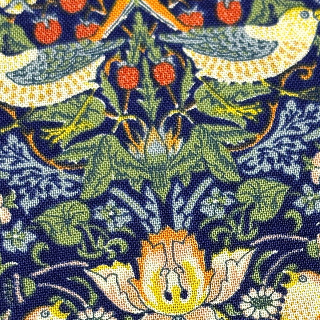 生地 【 V&A Fabric Collection いちご泥棒 ネイビー 】 シーチング 110cm巾 コットン 綿100％ 薄手