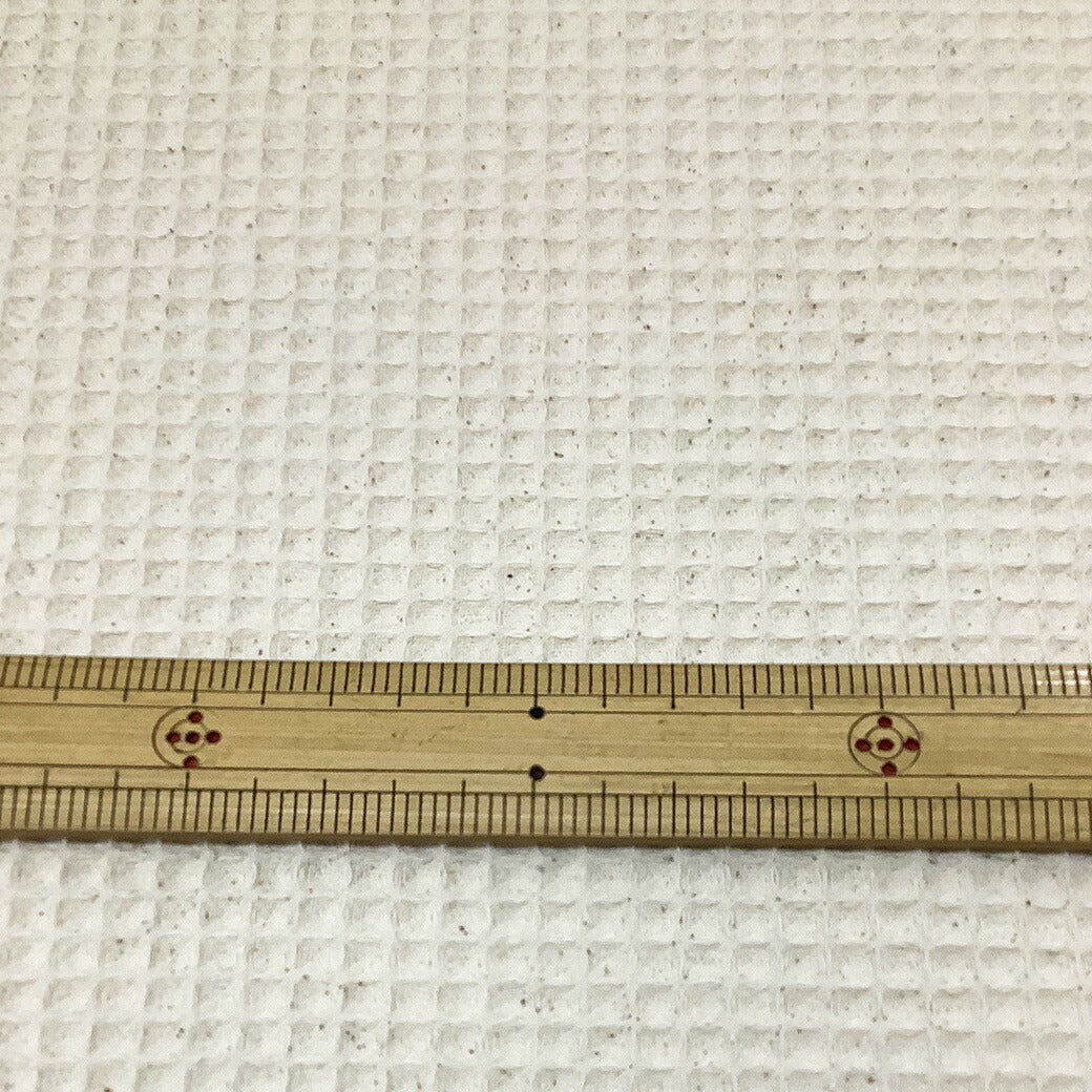 生地 【 ワッフル 生成 】 ワッフル生地 マス目 凹凸 ワッフル 生成り ホワイト ワッフル模様 シンプル 綿100% 綿生地 ナチュラル 無地 吸水性 吸湿性 寝具カバー ベビー用品 テーブルクロス キッチン用品 綿カス 綿カス残し インテリア ハンドメイド Textile World TOA