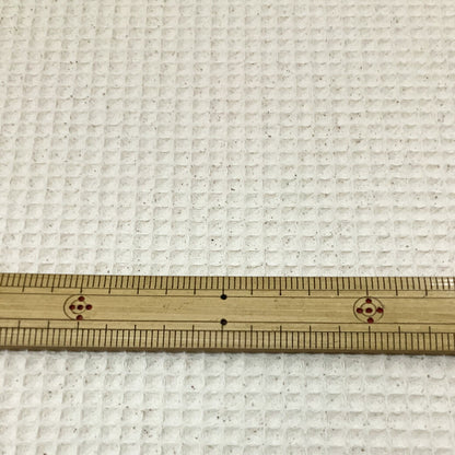 生地 【 ワッフル 生成 】 ワッフル生地 マス目 凹凸 ワッフル 生成り ホワイト ワッフル模様 シンプル 綿100% 綿生地 ナチュラル 無地 吸水性 吸湿性 寝具カバー ベビー用品 テーブルクロス キッチン用品 綿カス 綿カス残し インテリア ハンドメイド Textile World TOA