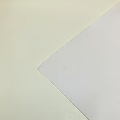 生地 【 合皮 薄 ホワイト 】 レザー生地 合皮生地 合皮布 革 皮 レザー用品 高級感 レザー布地 革製 合皮布地 キーホルダー キーケース 名刺入れ 手芸 DIY ジャケット スカート インテリア ガーデニング 財布 コインケース レザークラフト 衣装 舞台 Textile World TOA