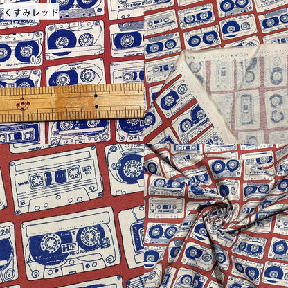 生地 【 ブロード カセットテープ 3色 】 ブロード生地 110cm巾 綿 コットン100％ カセットテープ柄 手描き風 レトロ プリント シャツ ブラウス ワンピース スカート パンツ インテリア クッションカバー 洋服 バッグ 巾着 Textile World TOA